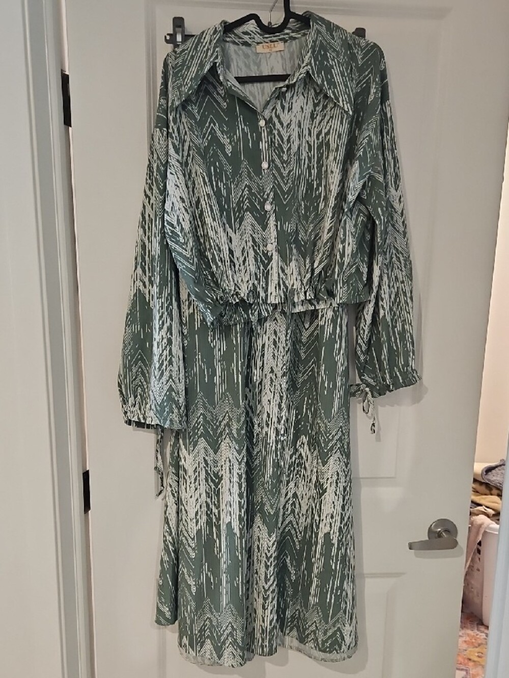 Women's Sage Green & White Patterned Cropped Skirt Set Top